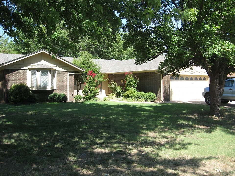 1st image of 220 N Cimarron Dr