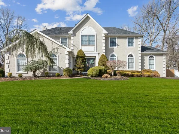 4 Moonshadow Ct, Voorhees, NJ 08043