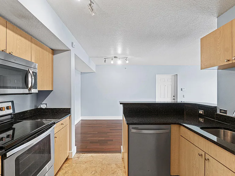 1013 Villa Cir — Photo 12