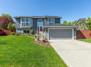 1827 N Salmon River Ln, Greenacres, WA 99016