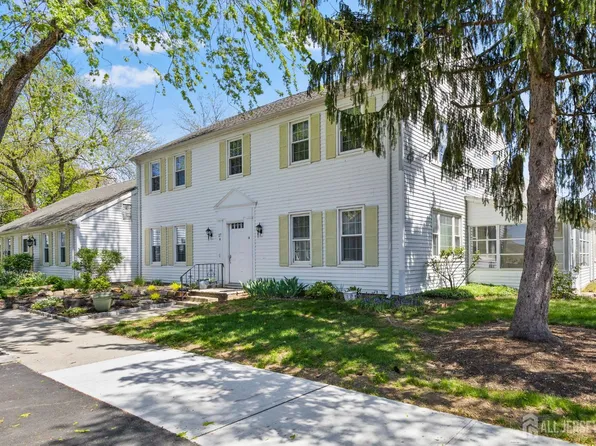 27 N Bradford Ln #B, Monroe Township, NJ 08831