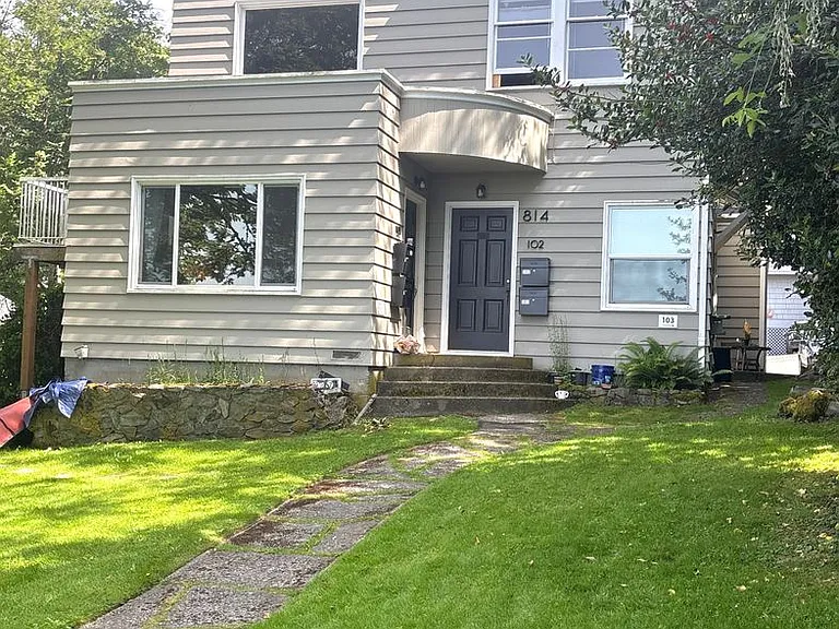 814 High St — Photo 1