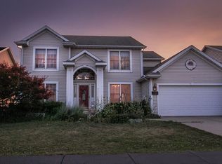 1502 Windham Hill Rd, Bloomington, IL 61704