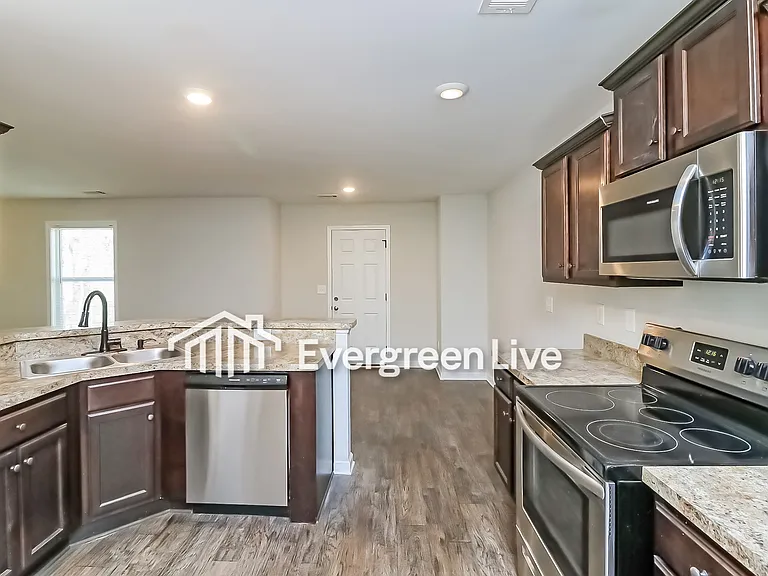 215 Cynthia Ct — Photo 7