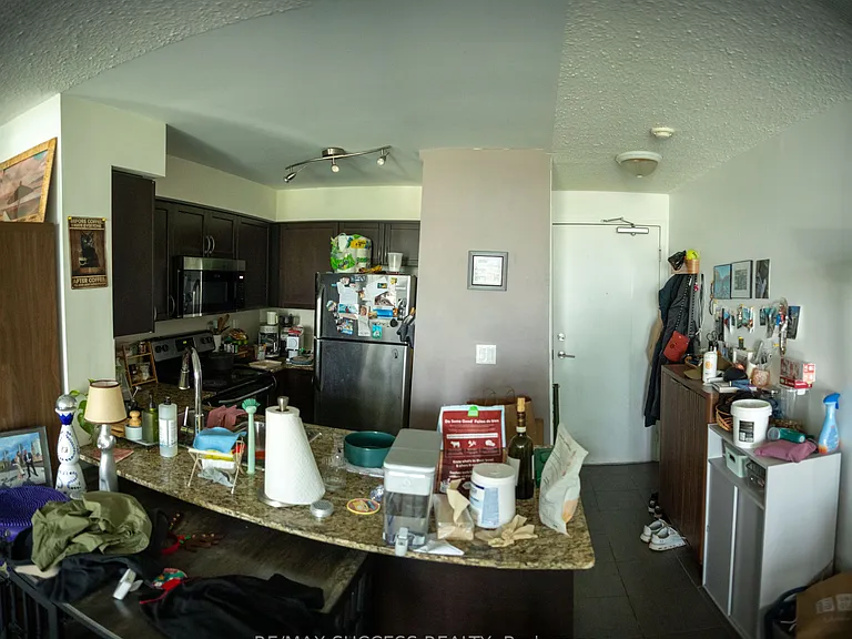812 Lansdowne Ave #211 — Photo 3