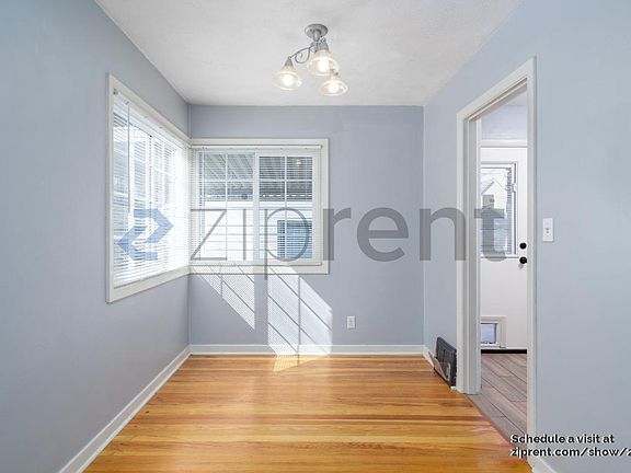 4th image of 104 E 38th St