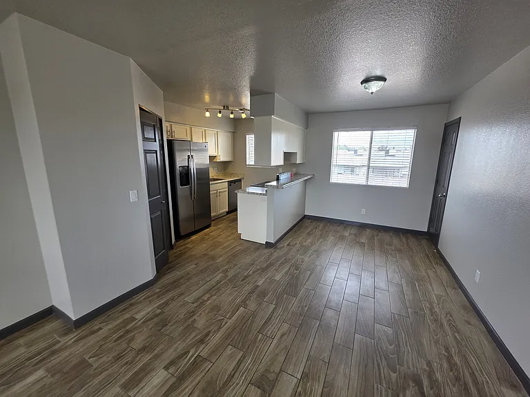 1462 E 28th Ave #4 — Photo 6
