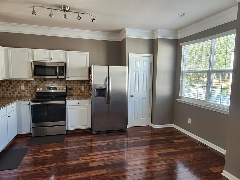 2484 Ivey Crest Cir — Photo 11