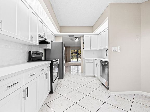 4th image of 1606 Abaco Drive #H2