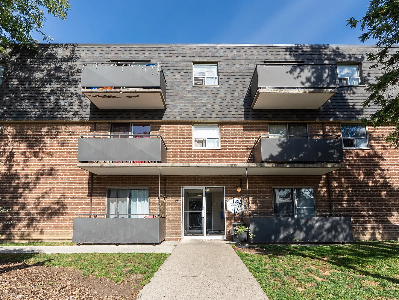 Lisgar Avenue Apartments — Photo 3