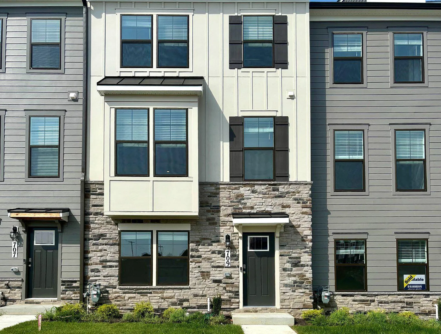 4 bed, 3.5 bath, 2382 sqft, $3,000 — Photo 1