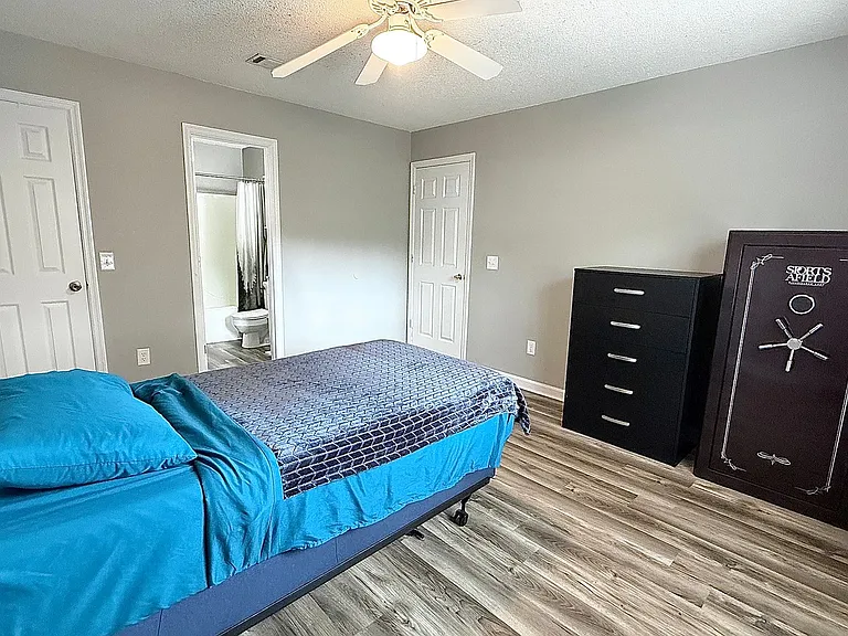 1233 Riyadh Rd — Photo 13