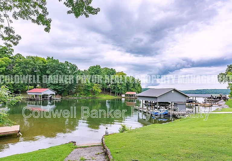 165 Lakeshore Ct — Photo 48