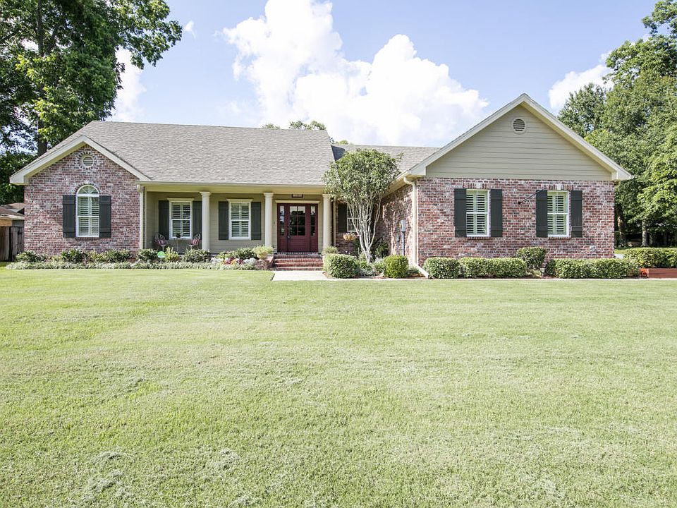 1st image of 100 Red Barn Dr