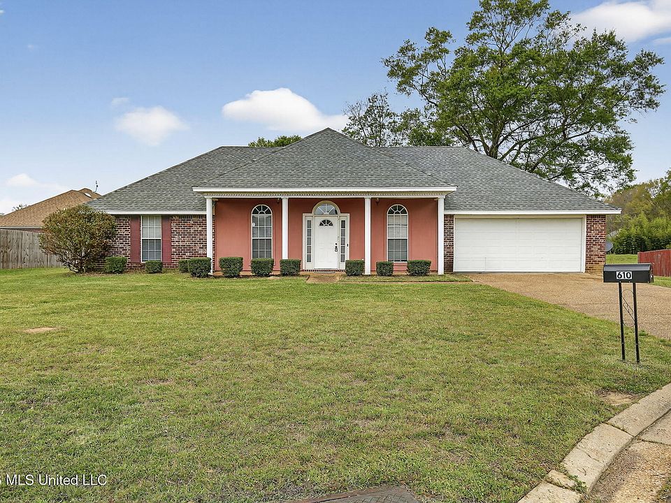 1st image of 610 Ridge Pl
