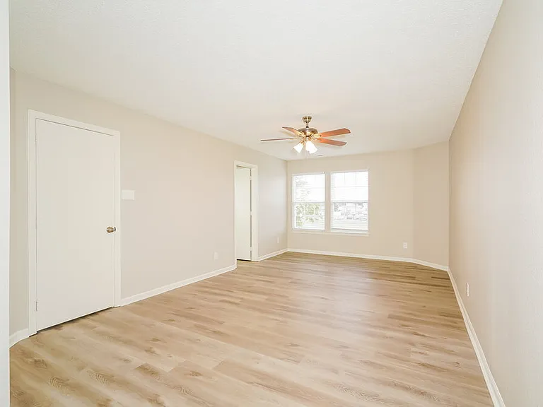 1245 Kenwood Dr — Photo 13
