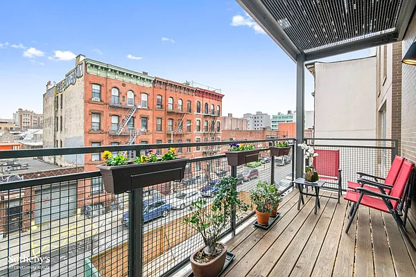 Sold by Sotheby's International Realty | media 21
