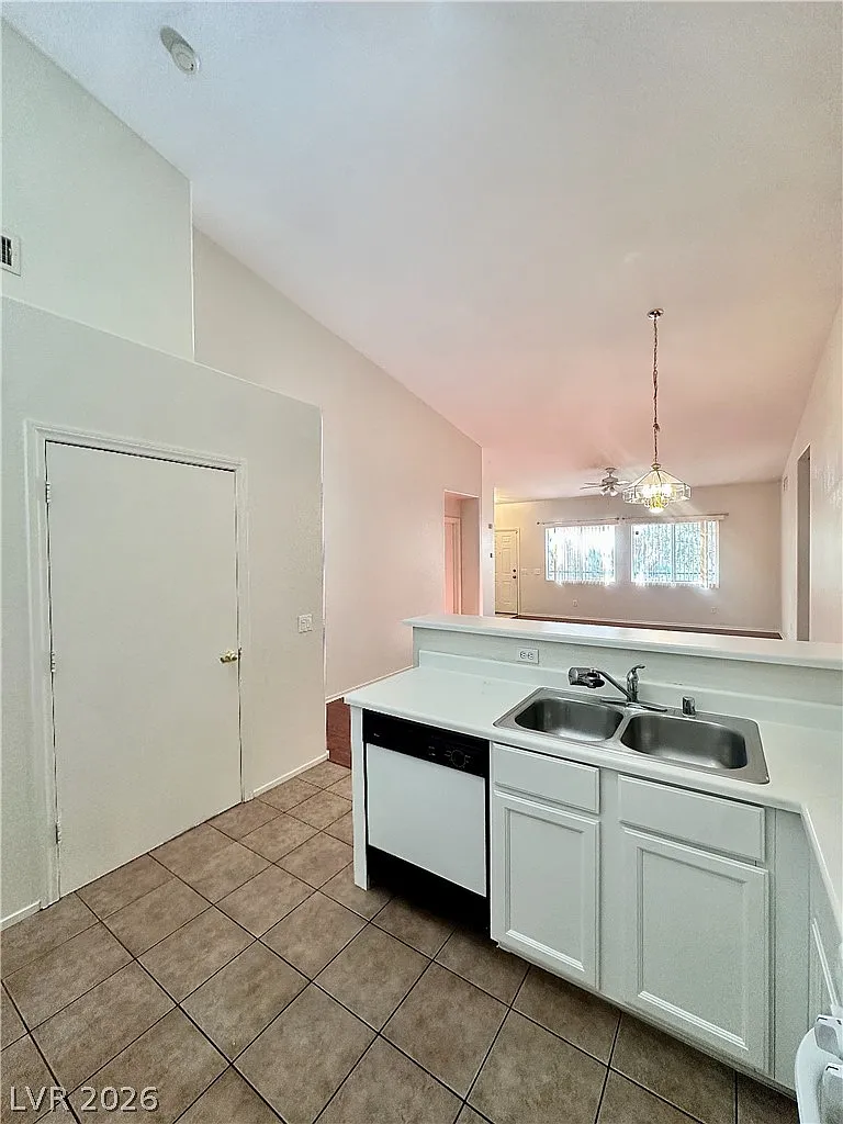 2 bed, 2.0 bath, 1319 sqft, $1,600 — Photo 3