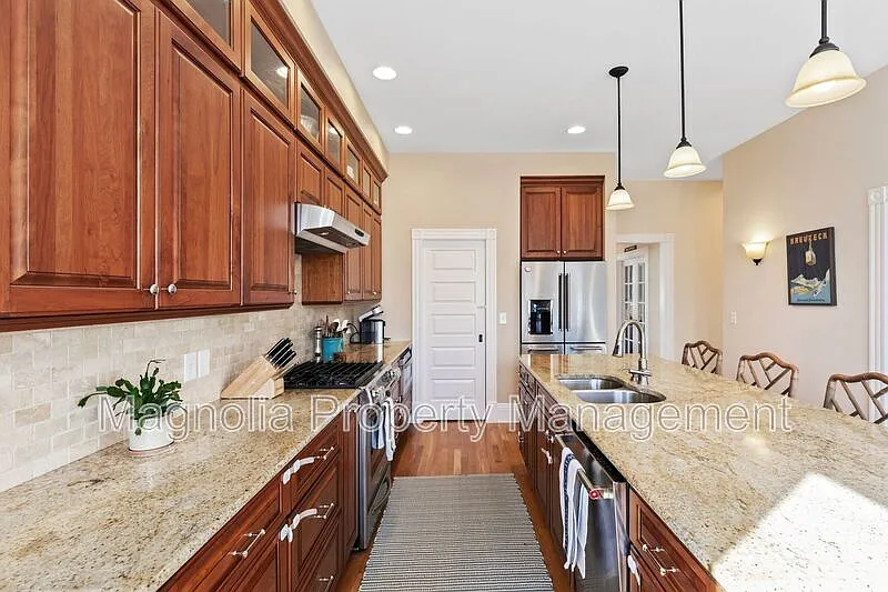 4 bed, 2.5 bath, 2873 sqft, $4,500 — Photo 3