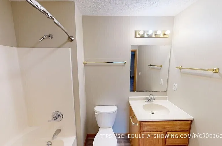 1007 W Ridge St #8 — Photo 5