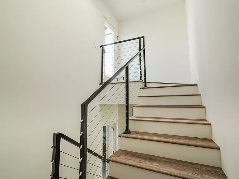 2553 Thurman Ave #2 — Photo 32