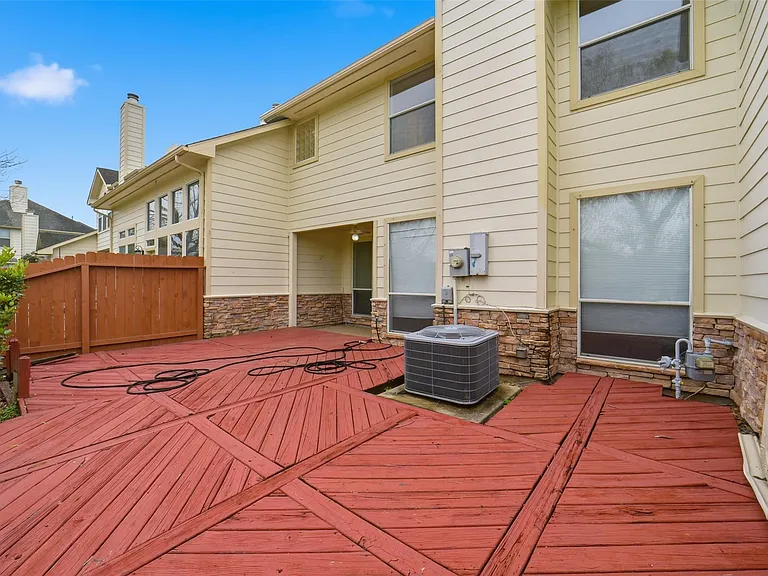 2110 Ridge Wood Ln — Photo 24