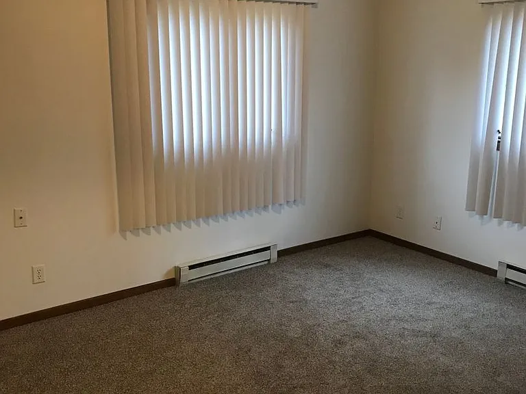 Immaculate Updated 2 Bedroom 1 bath — Photo 27