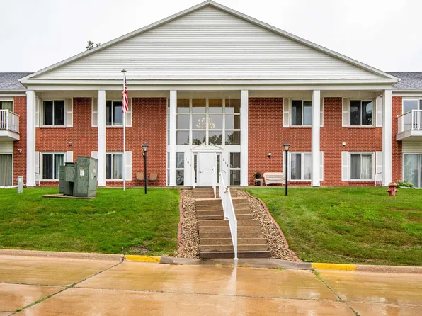 514 E Olive St APT 206, Marshalltown, IA 50158
