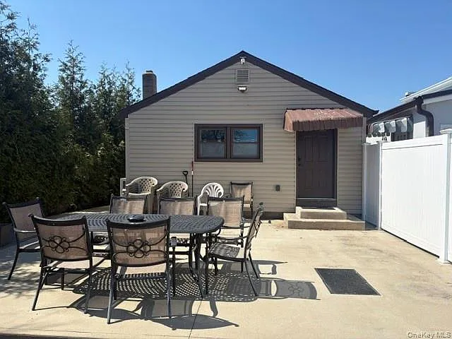 424 Bayville Ave #BUNGALOW — Photo 1