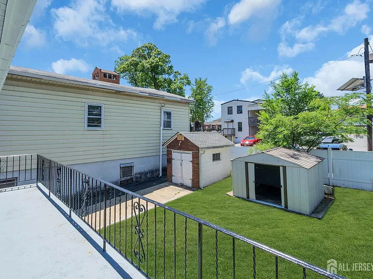 287 E Smith St — Photo 19