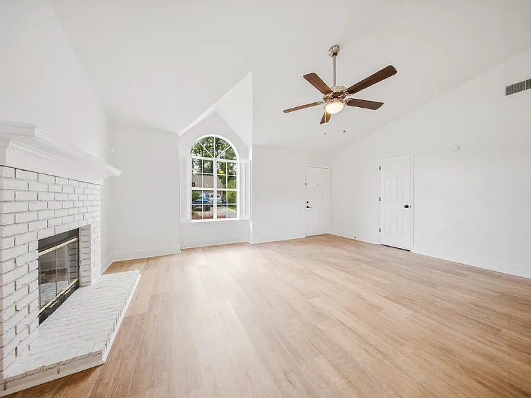 1560 Cinnamon Bear Cir — Photo 25