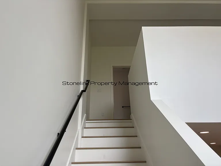 265 Manton Ave — Photo 4