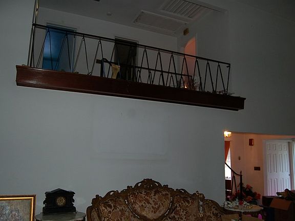 5th image of 107 Hansbury Ave