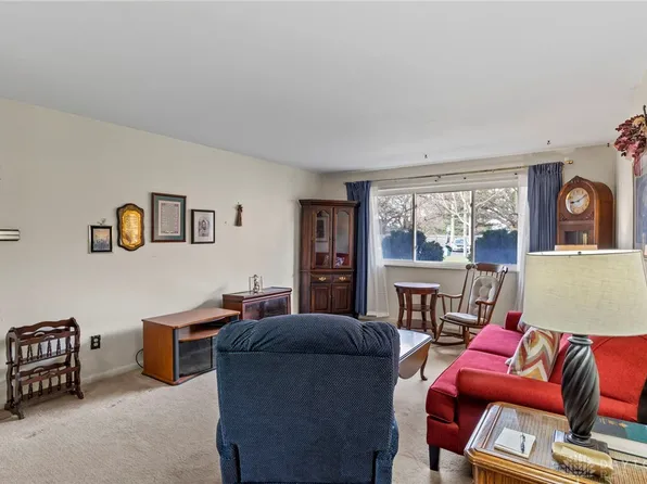 5715 Coach Dr E APT B, Dayton, OH 45440