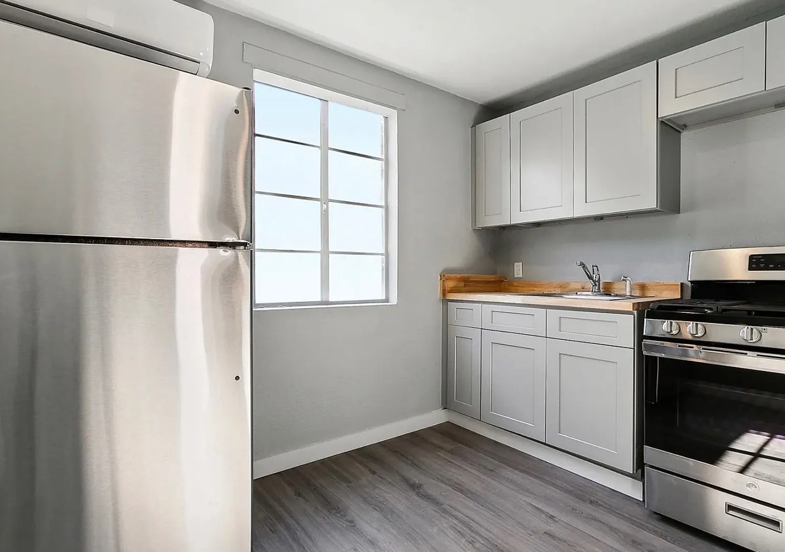 Studio Apartment in Central City — Photo 2