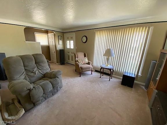 5th image of 12904 Thraves Ave