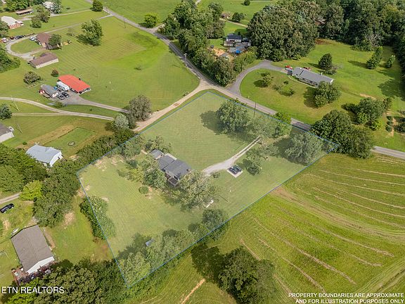 3rd image of 624 Back Valley Rd