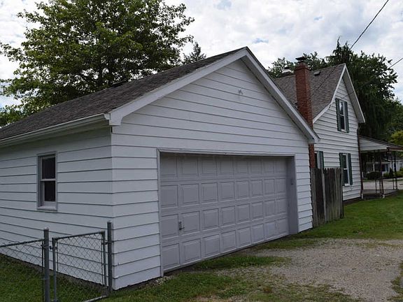 3rd image of 604 Chestnut St