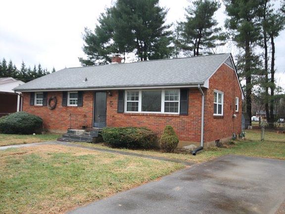 4th image of 826 Yorkshire St