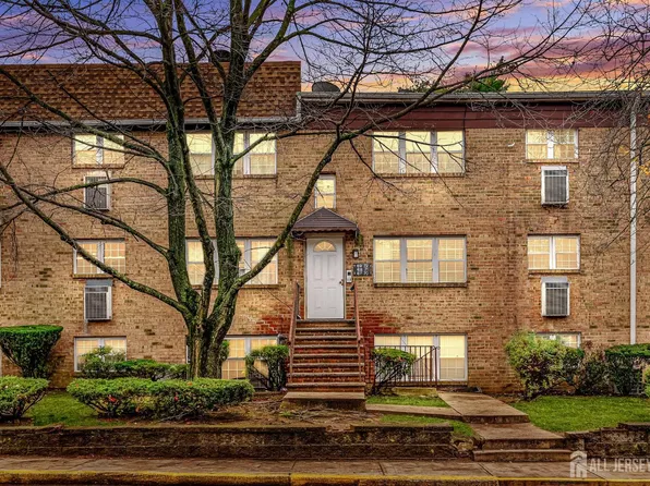 71 College Dr, Edison, NJ 08817