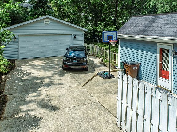 5th image of 321 Stoner Ave
