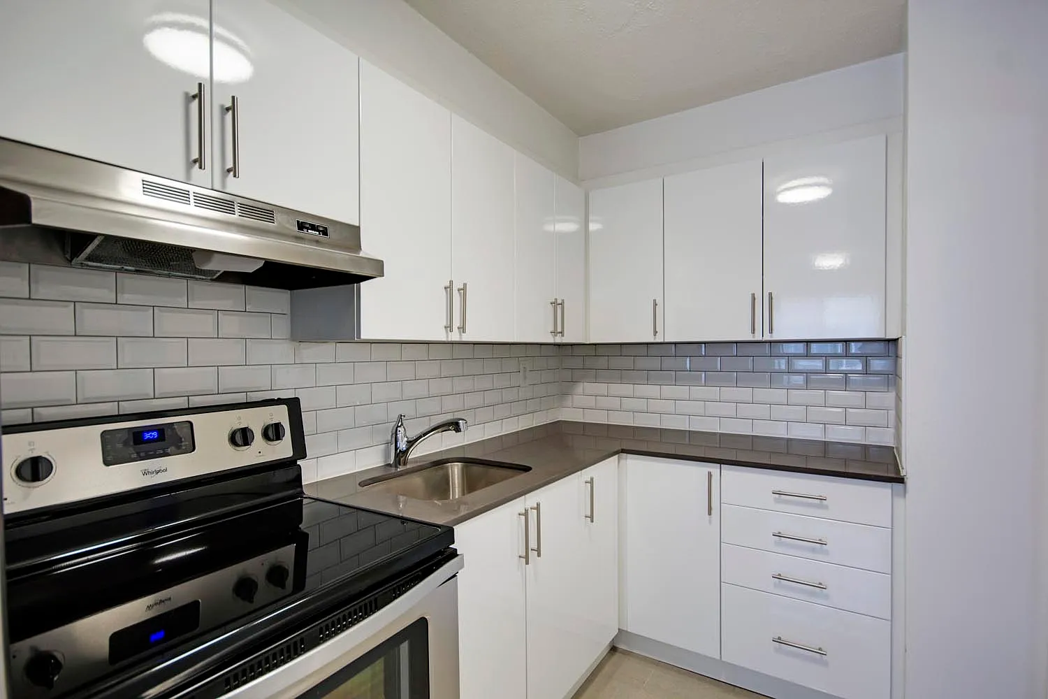 89 Isabella Street — Photo 1