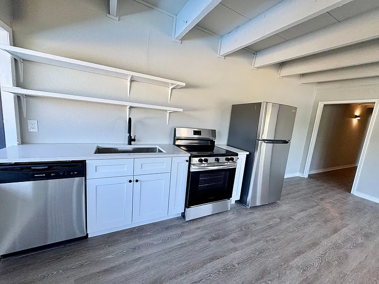 705 Sunrise Ave — Photo 17