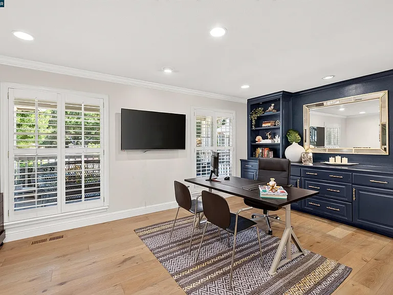 2207 Martin Ave — Photo 51