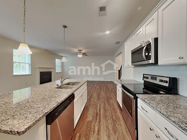 134 McBee St — Photo 3