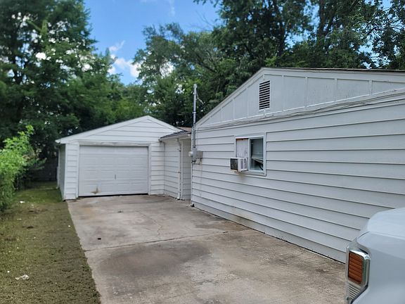 2nd image of 1413 Plaza Pl