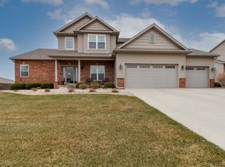 2619 Crooked Creek Rd, Bloomington, IL 61705