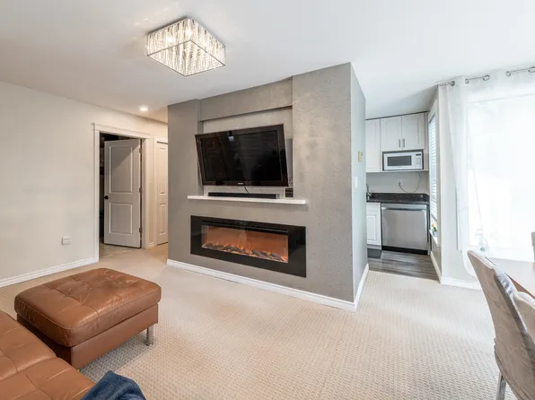 9152 Saturna Dr #201, Burnaby, BC V3J 7K2
