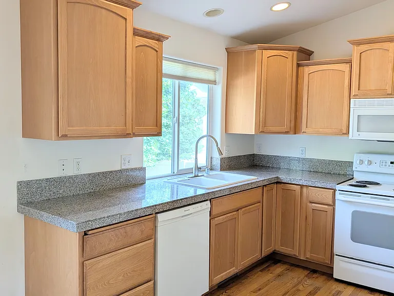 4107 Stonington Ln — Photo 3