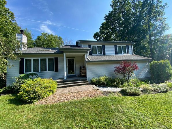 21 Mecca Dr, Salisbury Mills, NY 12577